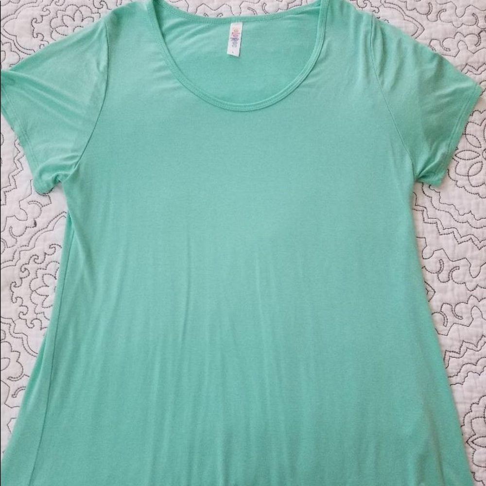 LuLaRoe t-shirt.